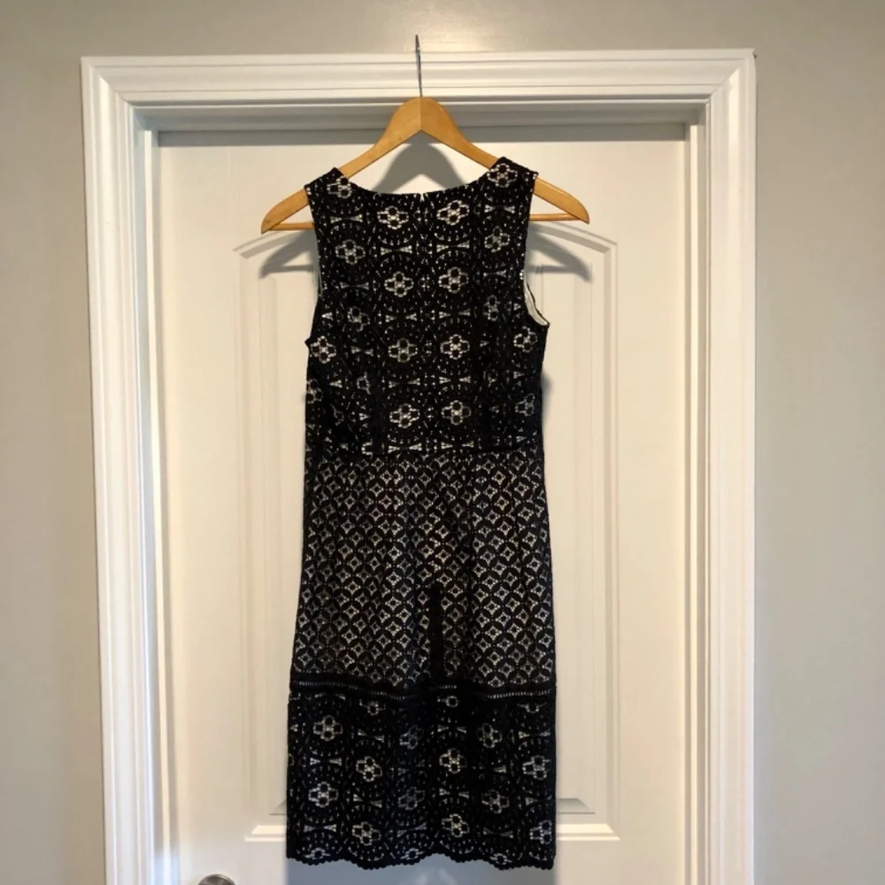 Ann Taylor Loft black lace overlay sleeveless dress size 4 - Picture 3 of 4